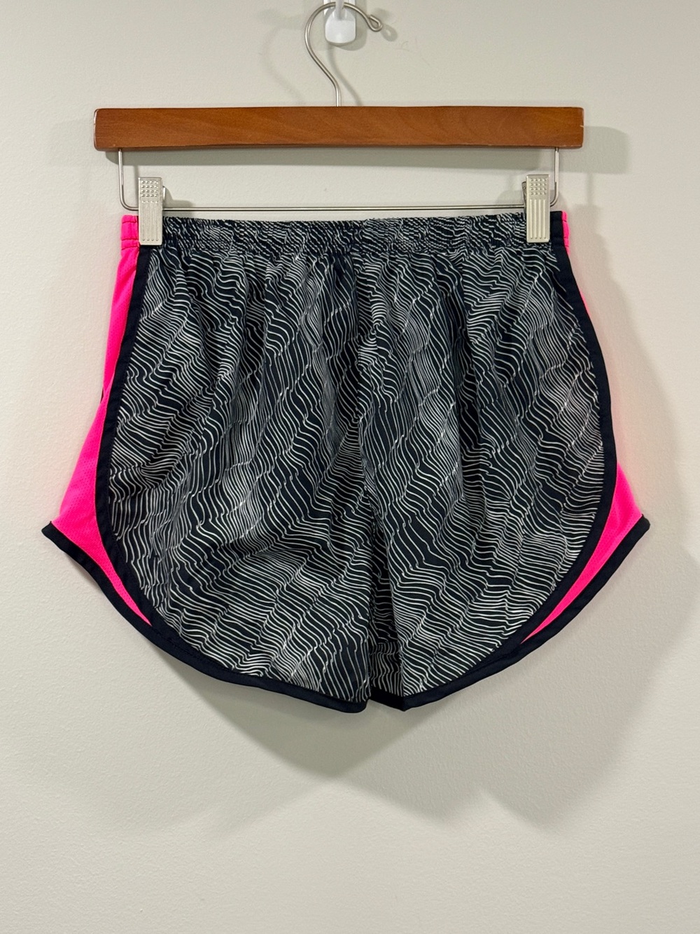 Nike Women's Black & Hot Pink Athletic Running Shorts Size S - Picture 3 of 9